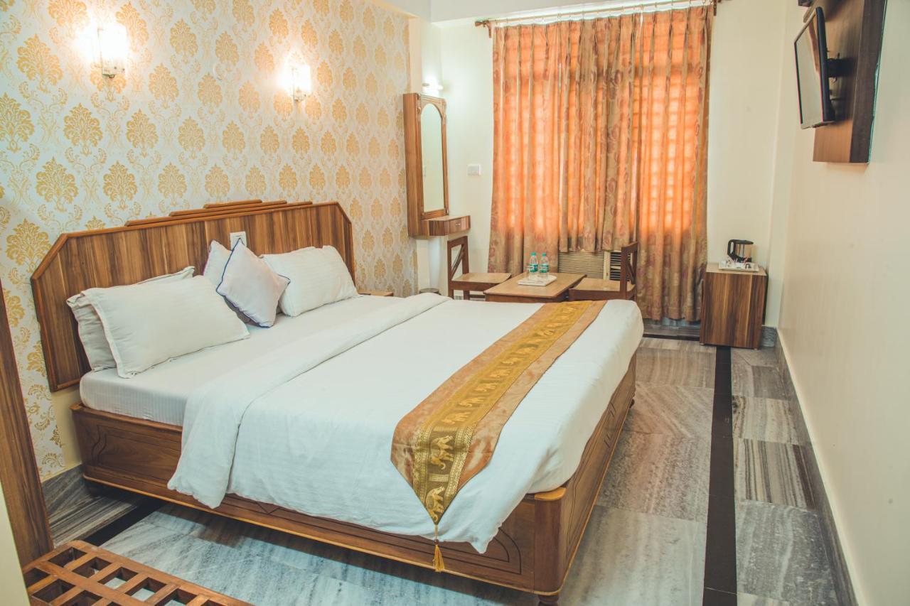 Hotel Priya Palace Guwahati Exterior foto