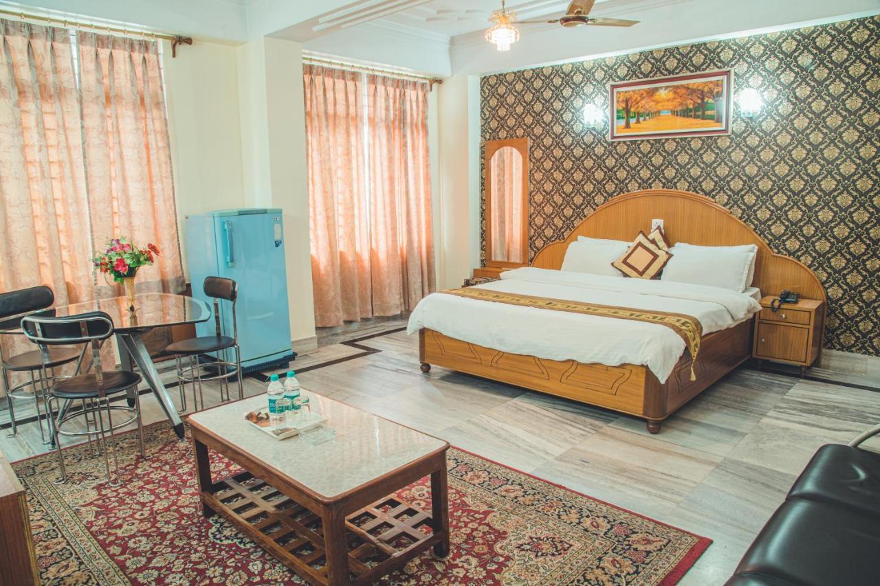 Hotel Priya Palace Guwahati Exterior foto