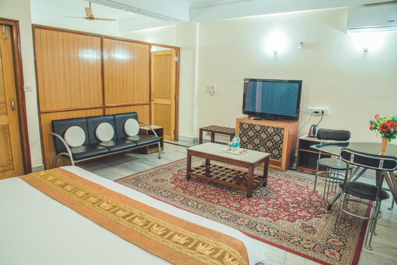 Hotel Priya Palace Guwahati Exterior foto