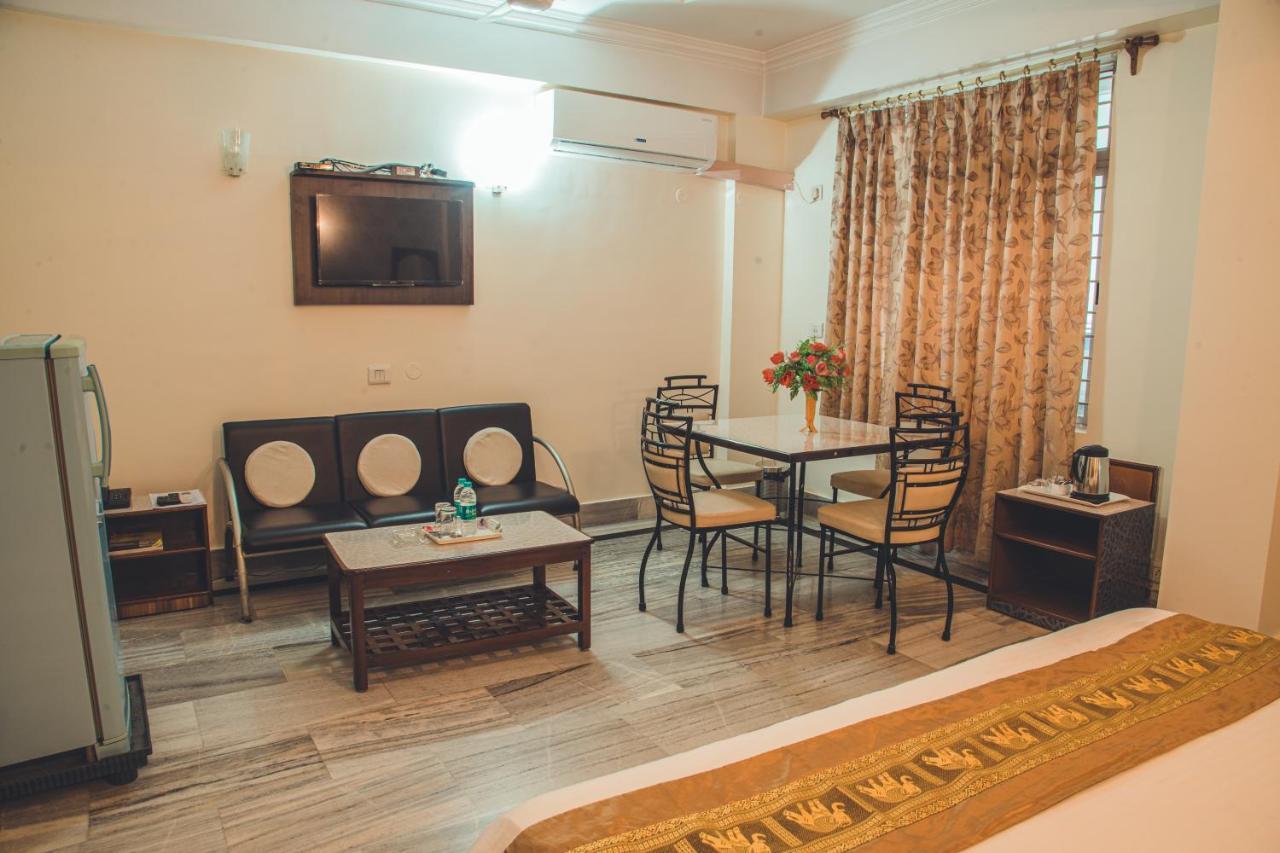 Hotel Priya Palace Guwahati Exterior foto