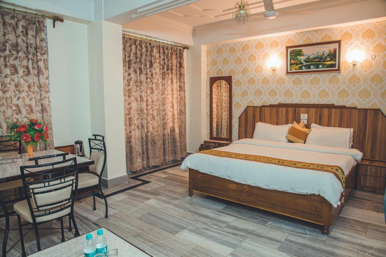 Hotel Priya Palace Guwahati Exterior foto